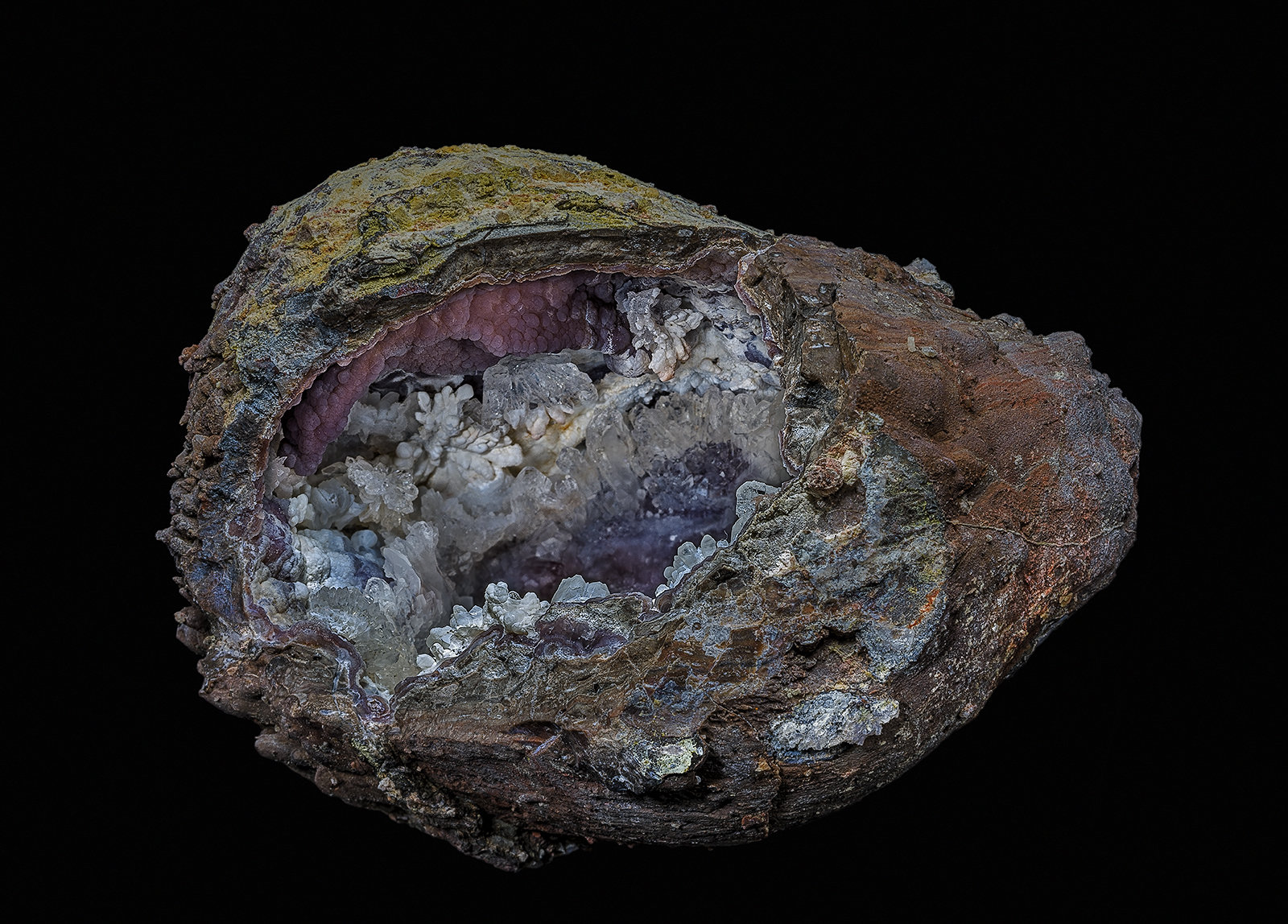 Quartz, Quartz (variety chalcedony)
10.3 x 7.9 cm
(Autor: am mizunaka)