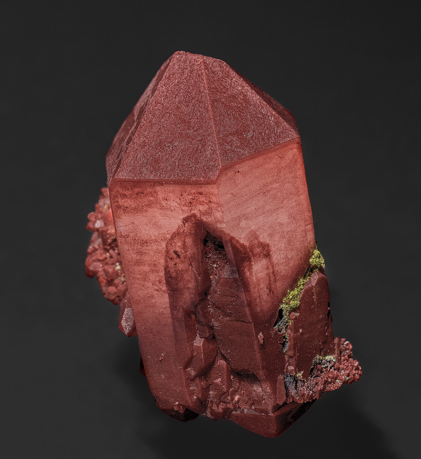 Quartz, Hematite
4.9 x 3.1 cm
(Autor: am mizunaka)