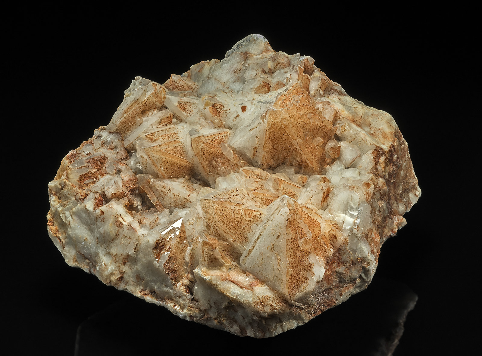 Quartz, Hematite
12.3 x 11.2 cm
(Autor: am mizunaka)