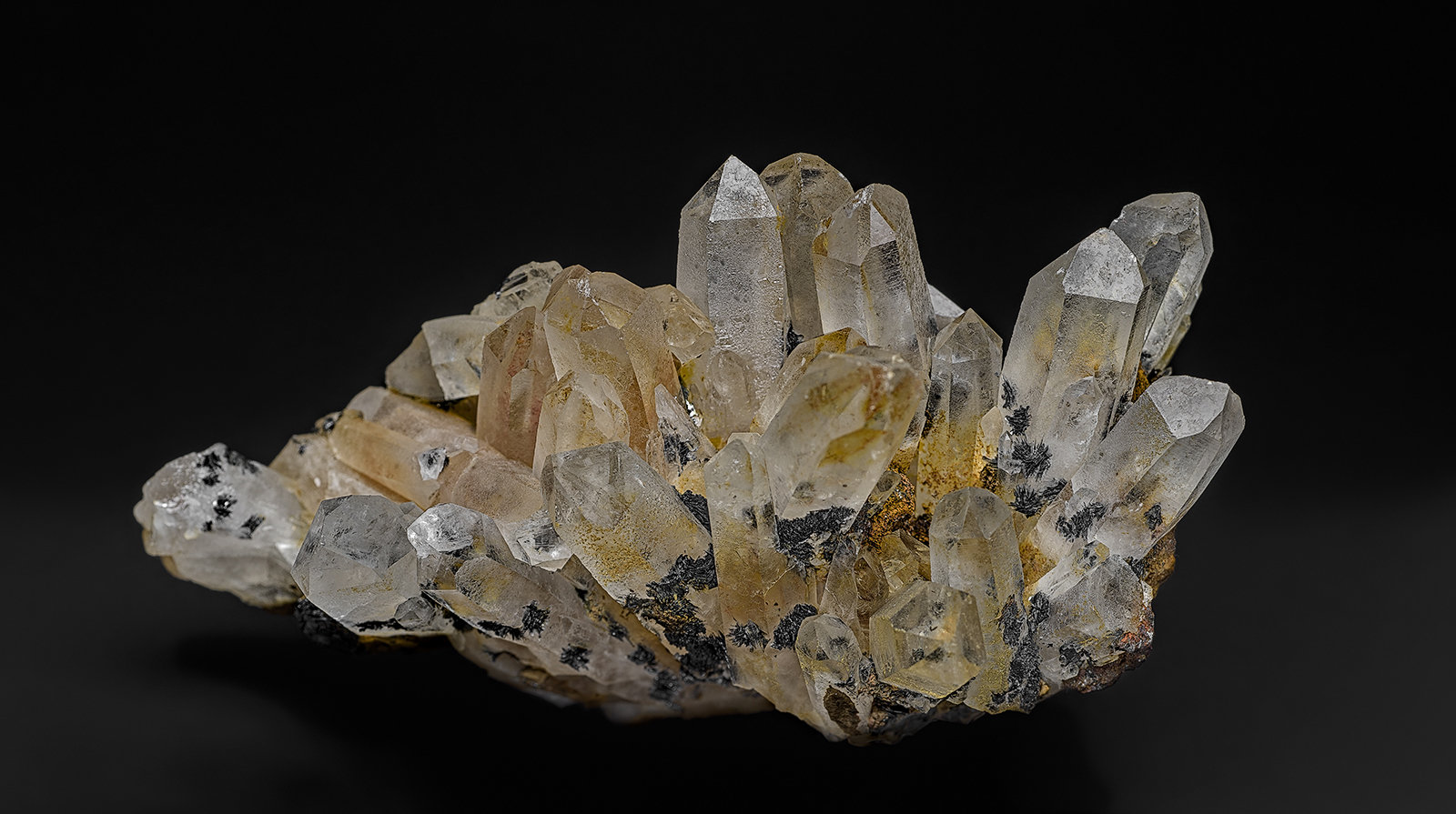 Quartz, Hematite
8.1 x 4.4 cm
(Autor: am mizunaka)