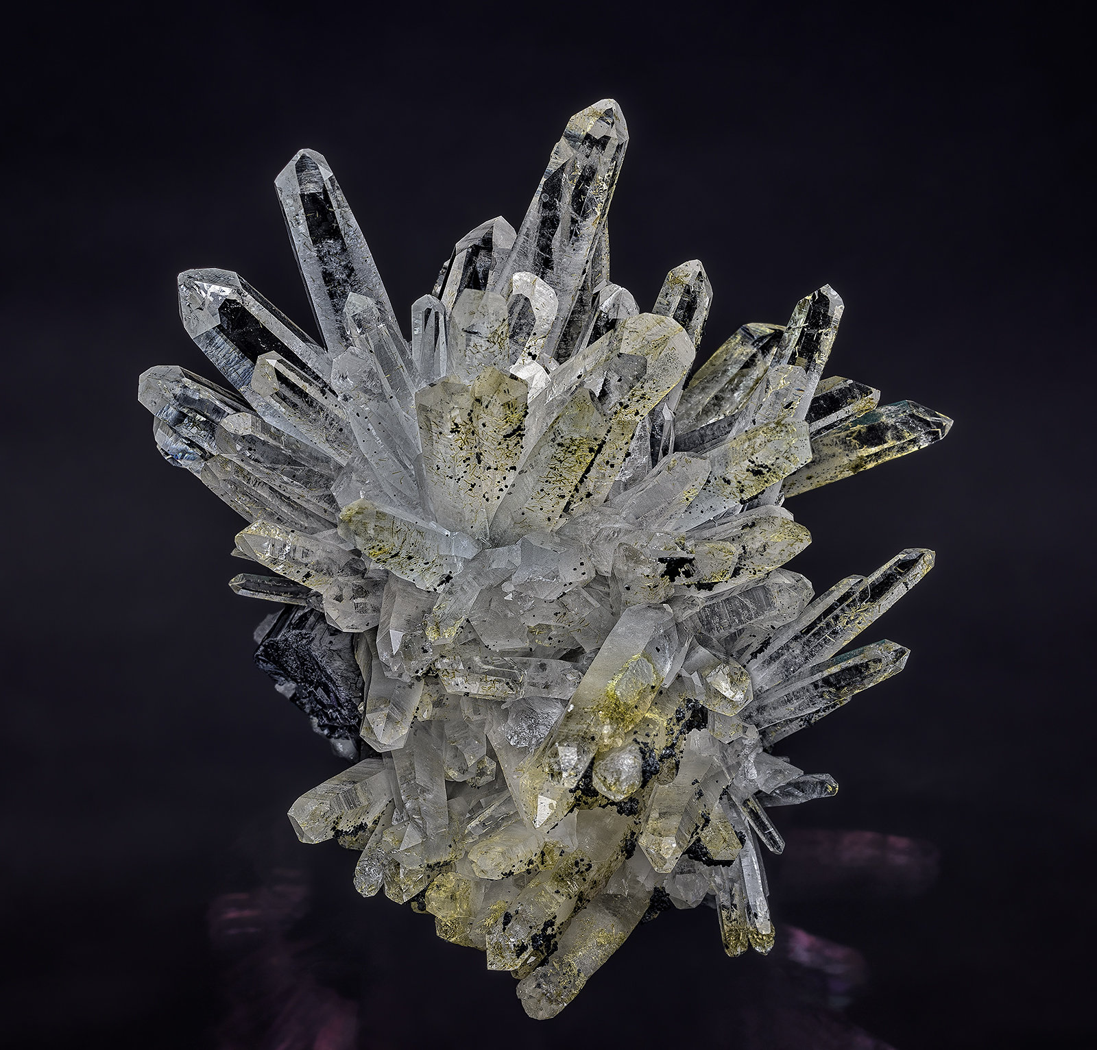 Quartz, Sphalerite, Epidote
7.0 x 6.5 cm
(Autor: am mizunaka)