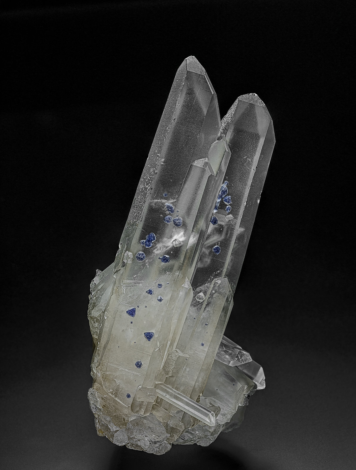 Quartz, Fluorite
13.0 x 6.4 cm
(Autor: am mizunaka)