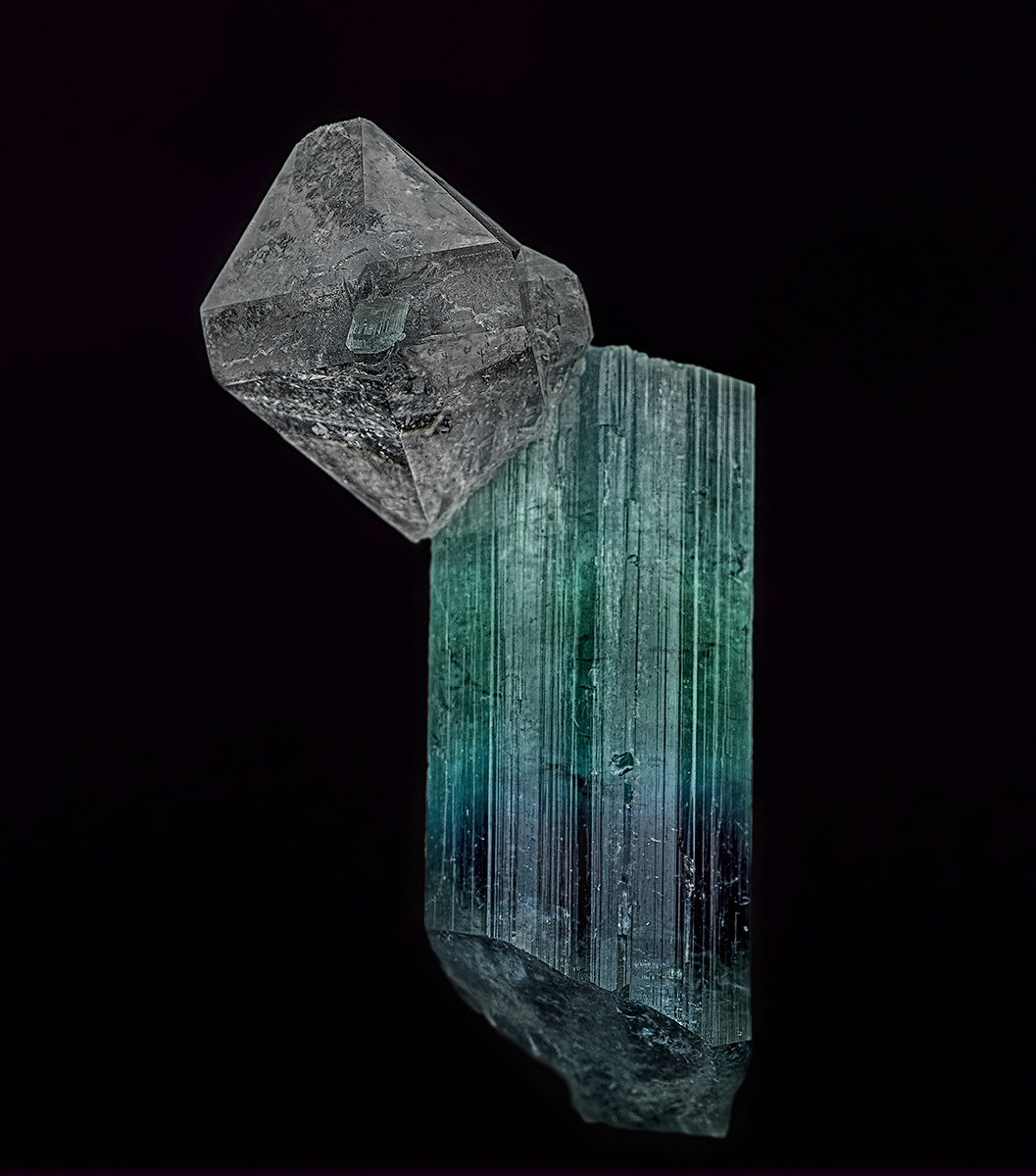 Elbaite (variety indicolite), Quartz
5.2 x 3.0 cm
(Autor: am mizunaka)
