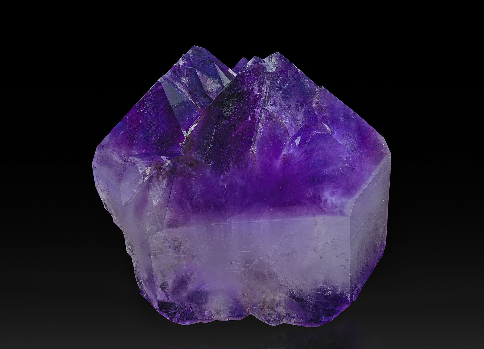 Quartz (variety amethyst)
9.7 x 9.9 cm
(Autor: am mizunaka)