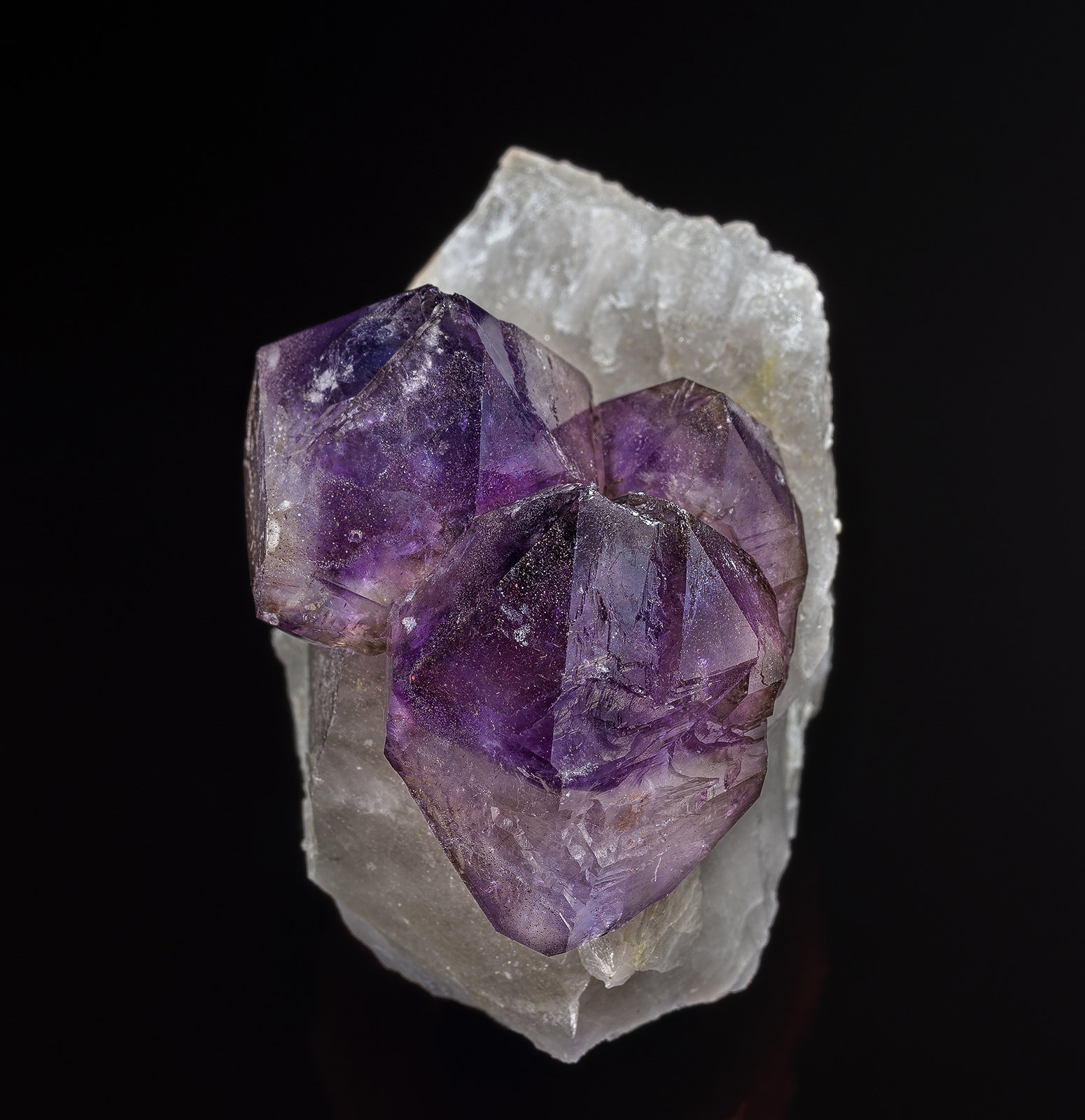Quartz (variety amethyst)
5.2 x 3.2 cm
(Autor: am mizunaka)