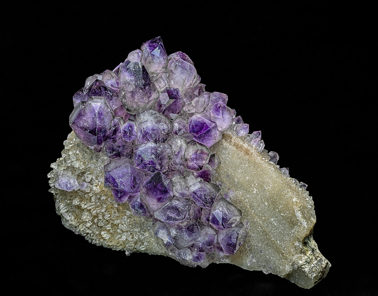 Quartz (variety amethyst)
15.3 x 11.2 cm
(Autor: am mizunaka)