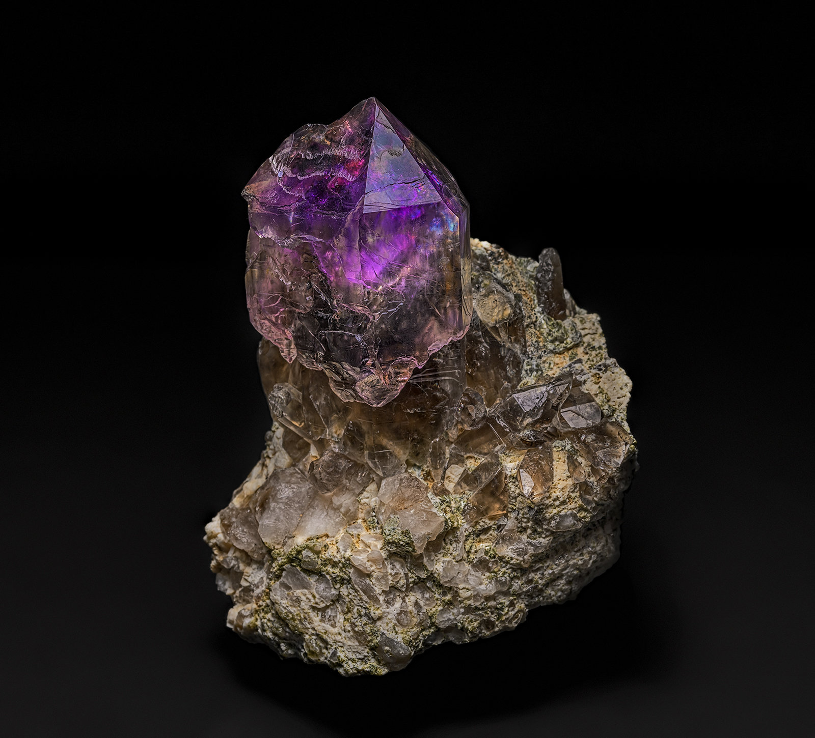 Quartz (variety amethyst), Quartz (variety smoky quartz)
7.9 x 6.0 cm
(Autor: am mizunaka)