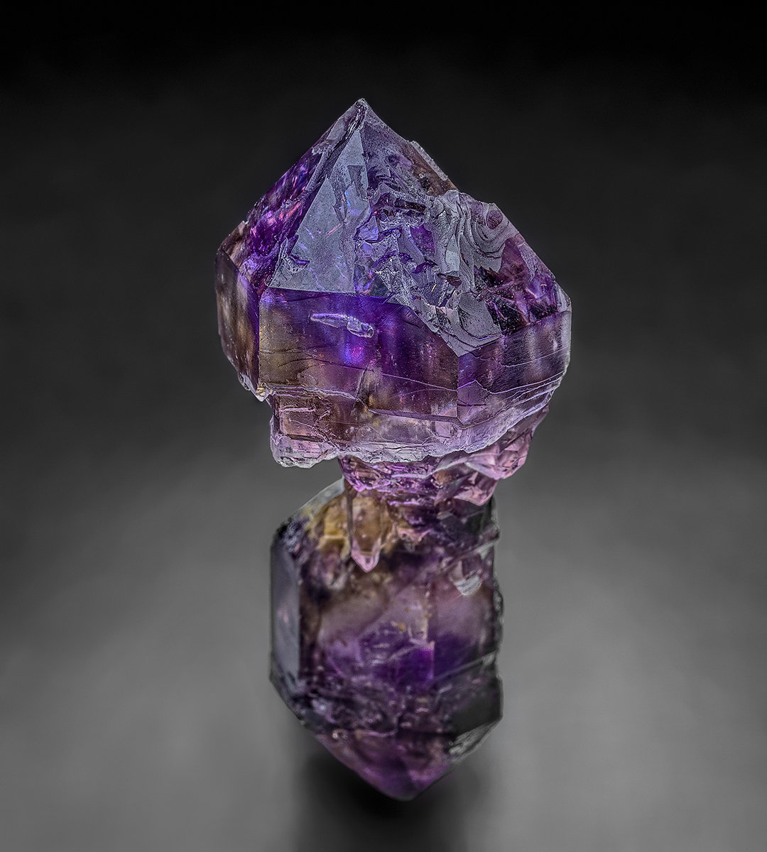 Quartz (variety amethyst)
5.4 x 2.0 cm
(Autor: am mizunaka)