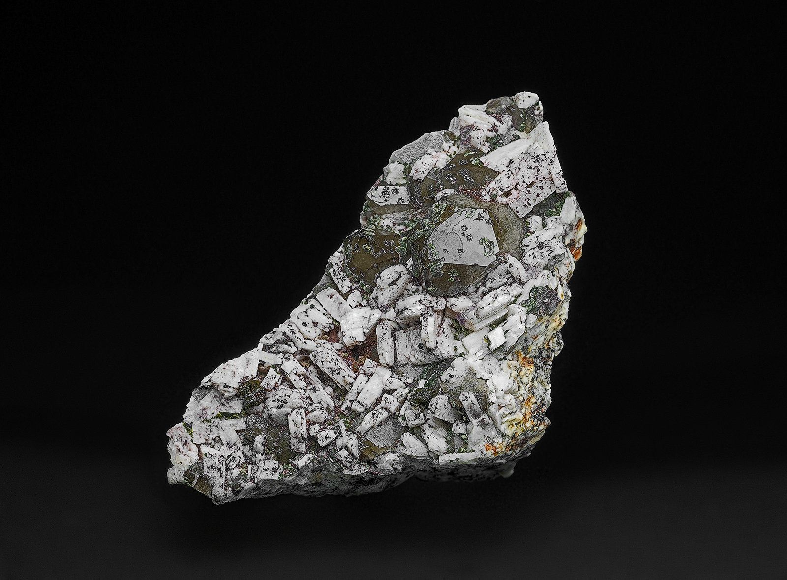 Quartz (variety smoky quartz), Albite
7.1 x 3.5 cm
(Autor: am mizunaka)