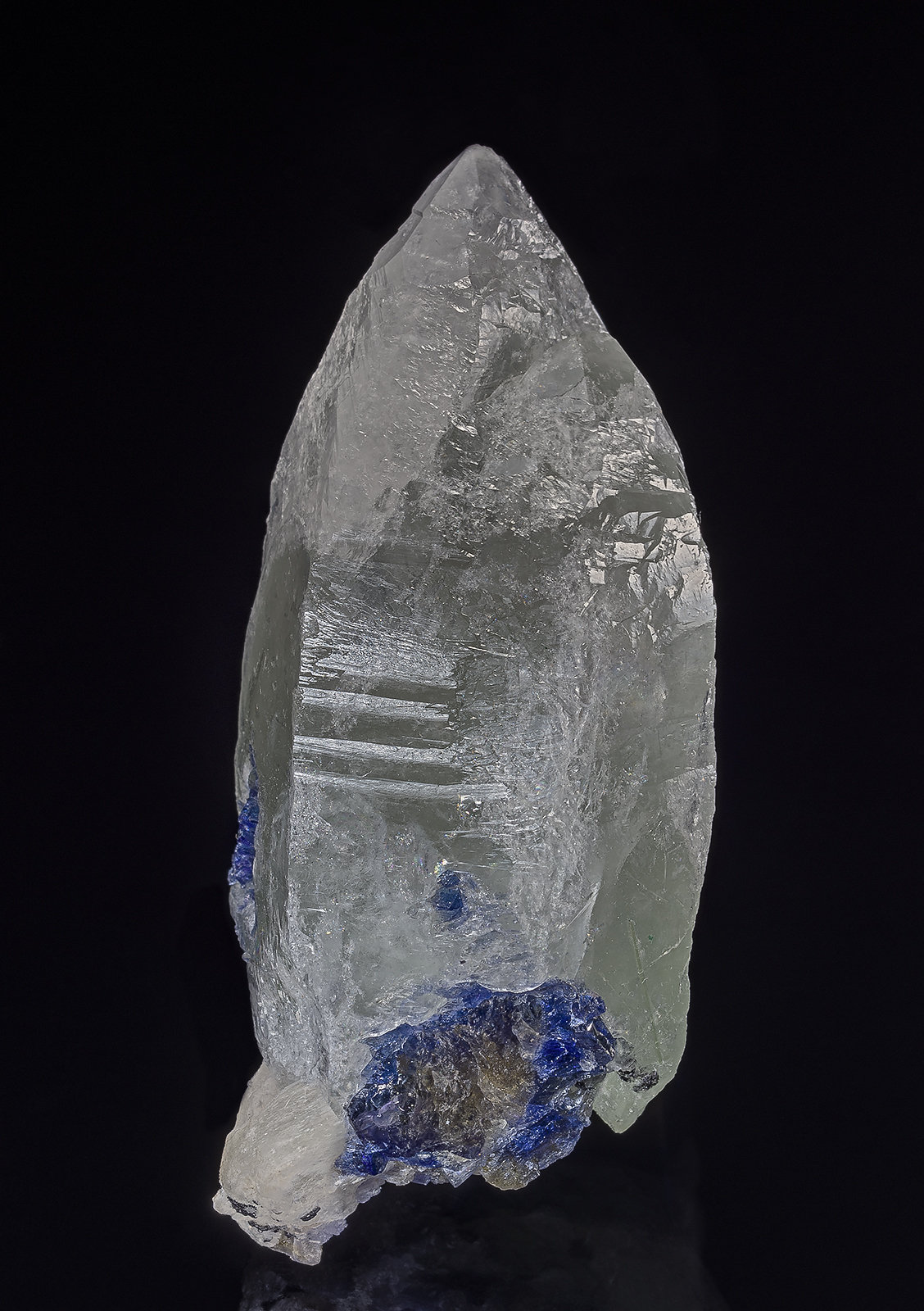 Quartz, Zoisite (var tanzanite)
7.5 x 3.3 cm
(Autor: am mizunaka)