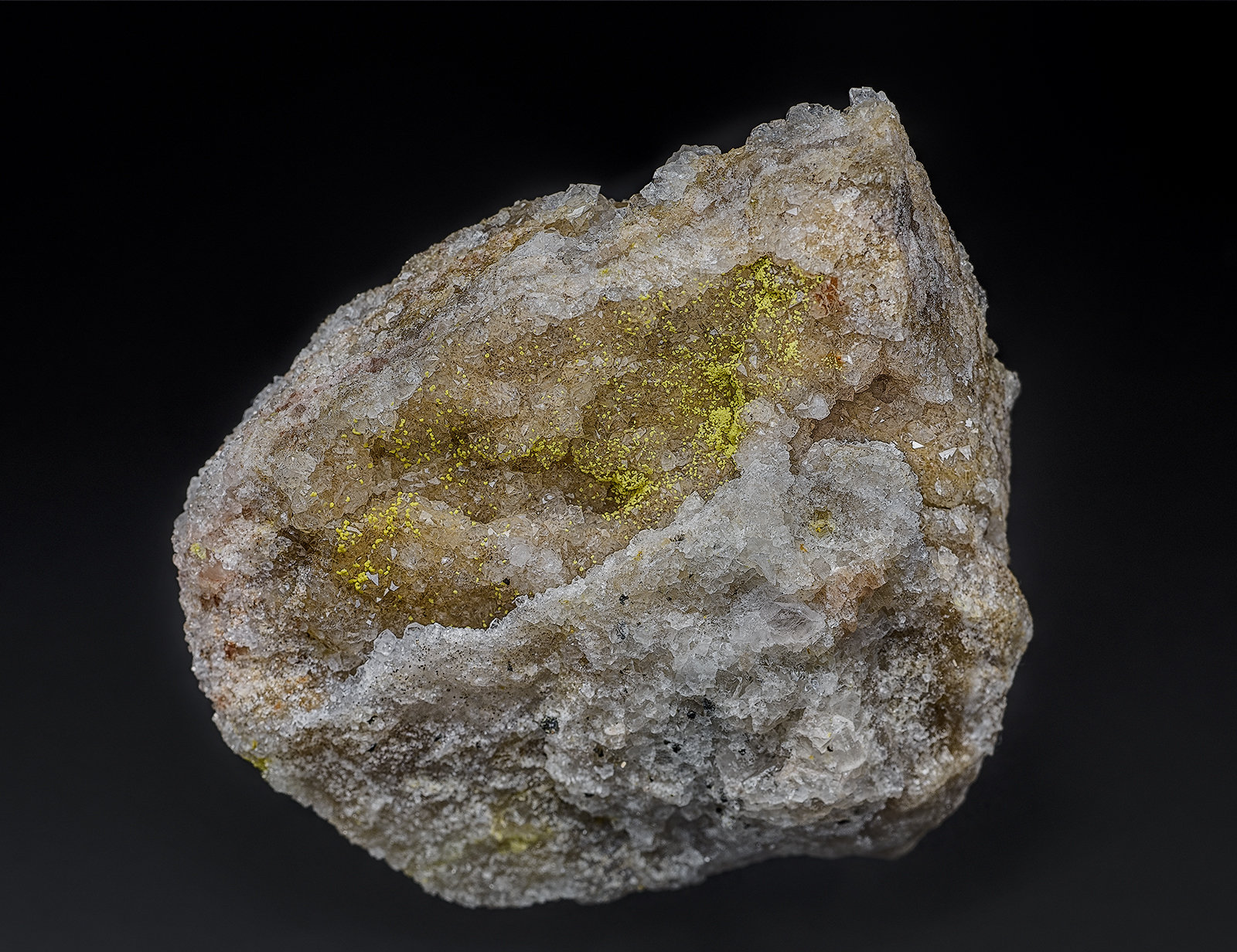 Quartz, Mimetite
5.7 x 5.0 cm
(Autor: am mizunaka)