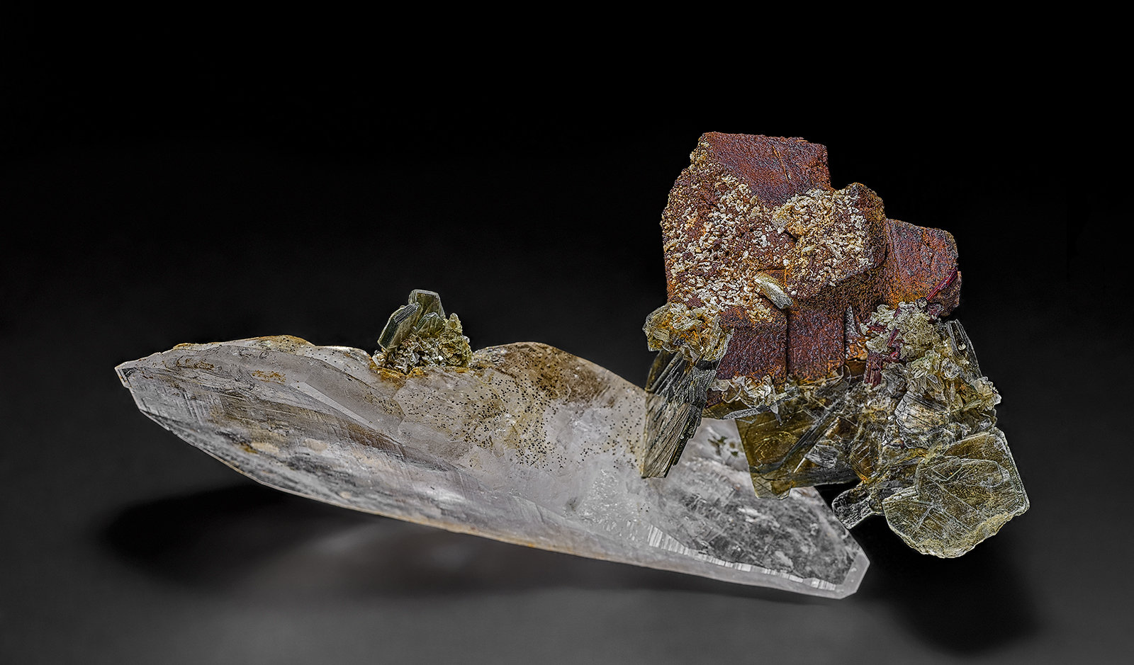 Quartz, Siderite, Muscovite, Rutile
14.2 x 5.0 cm
(Autor: am mizunaka)