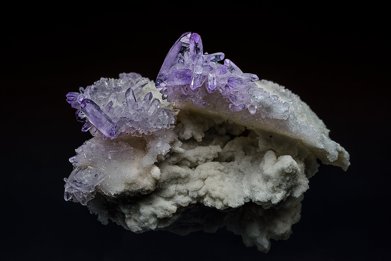 Quartz (variety Amethyst)
9.1 x 7.5 cm
(Autor: am mizunaka)
