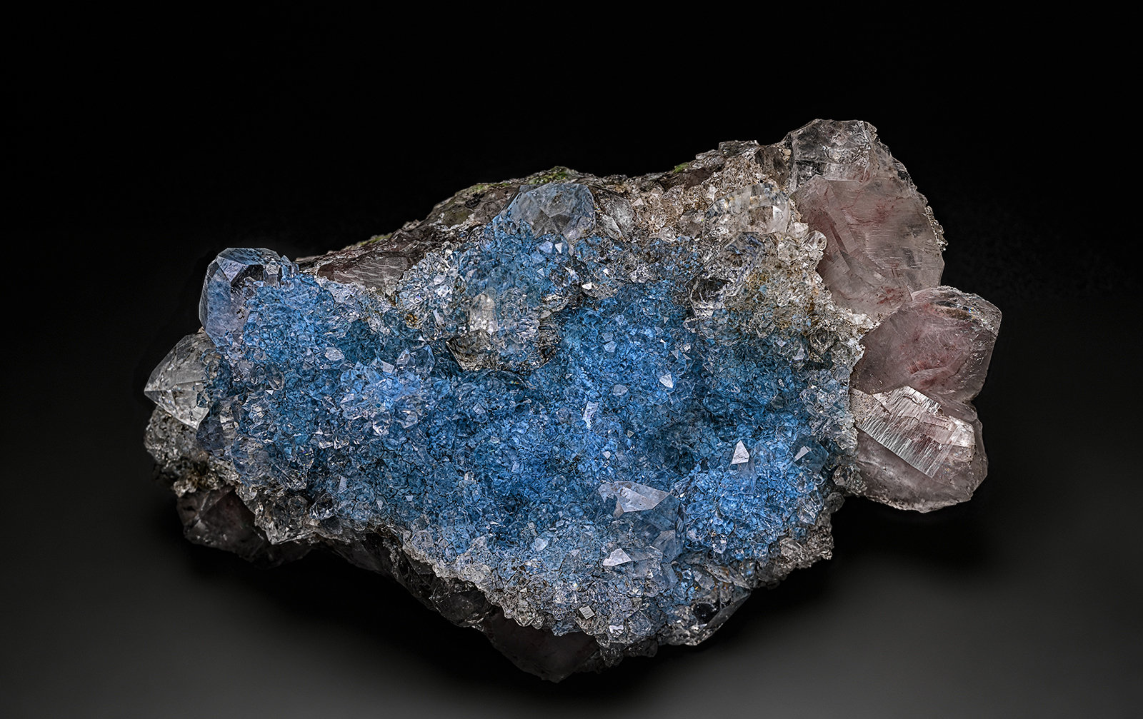 Quartz, Plancheite
12.0 x 7.2 cm
(Autor: am mizunaka)
