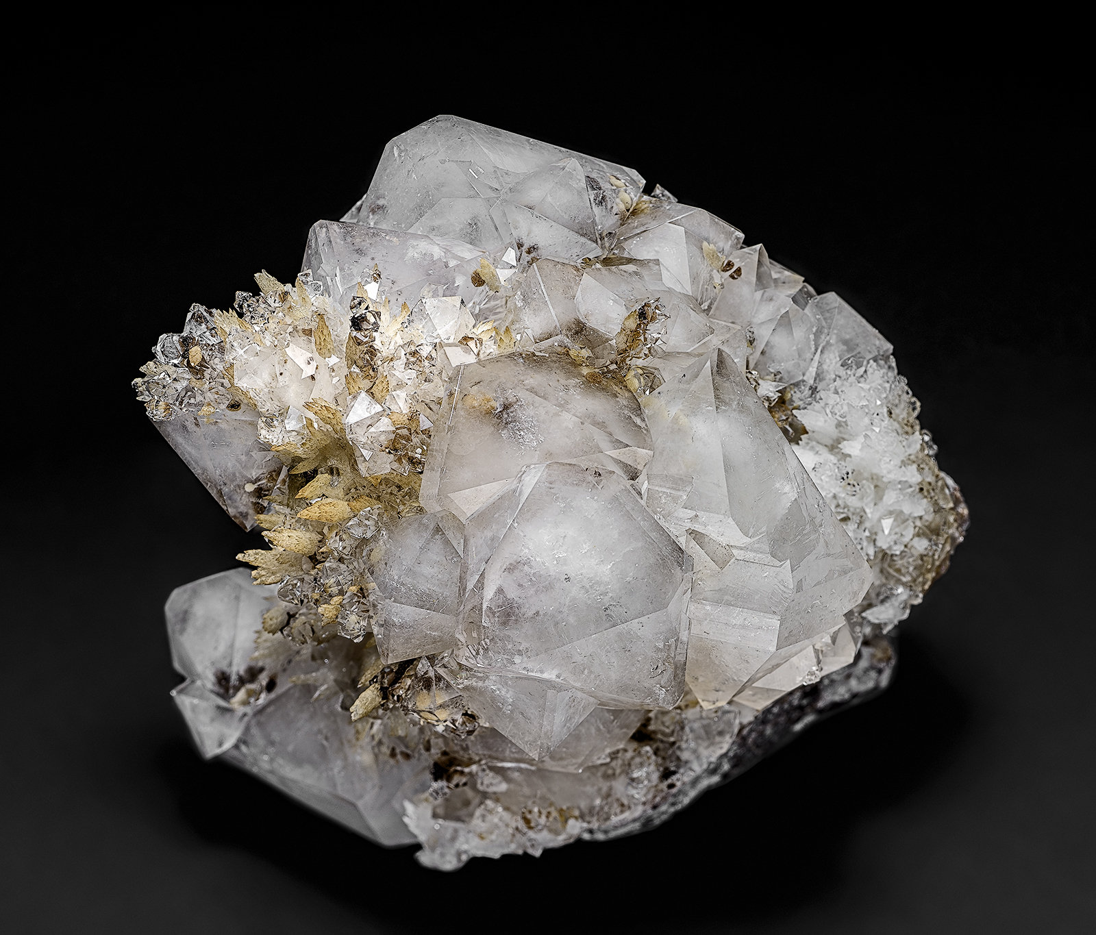 Quartz, Calcite, Siderite
7.6 x 6.7 cm
(Autor: am mizunaka)