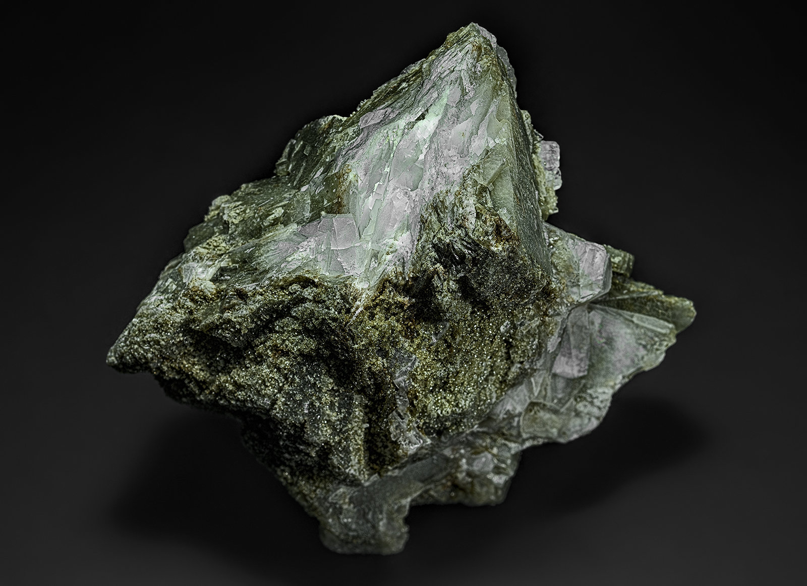 Quartz, Calcite
9.4 x 8.0 cm
(Autor: am mizunaka)