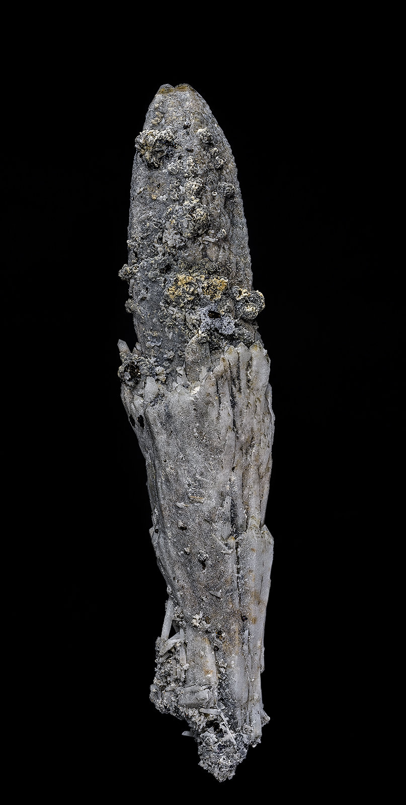 Quartz, Pyrrhotite
18.4 x 3.8 cm
(Autor: am mizunaka)