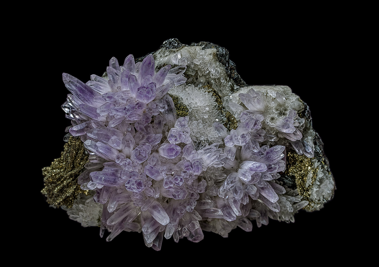 Quartz (variety amethyst), Quartz, Pyrite after Pyrrhotite
9.8 x 6.6 cm
(Autor: am mizunaka)