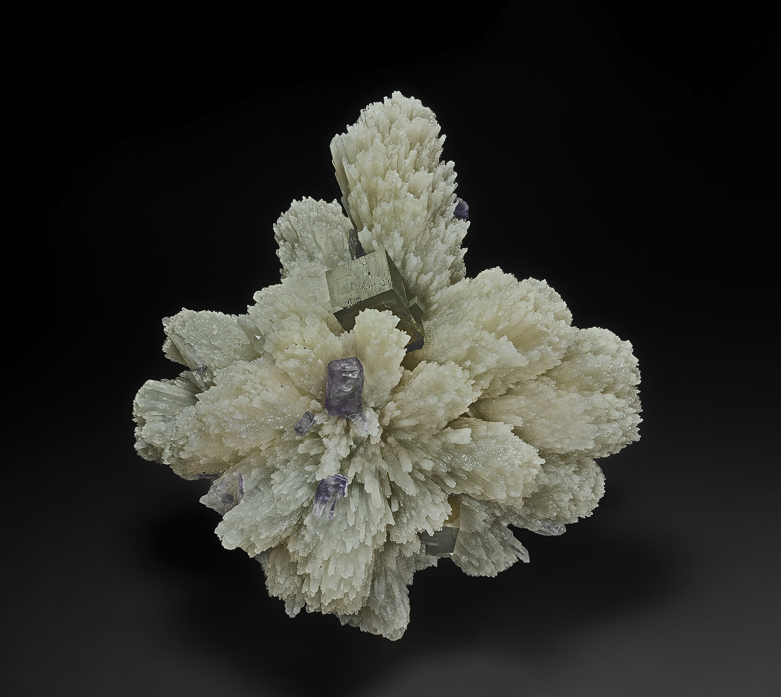 Quartz, Pyrite, Fluorite
9.9 x 9.8 cm
(Autor: am mizunaka)