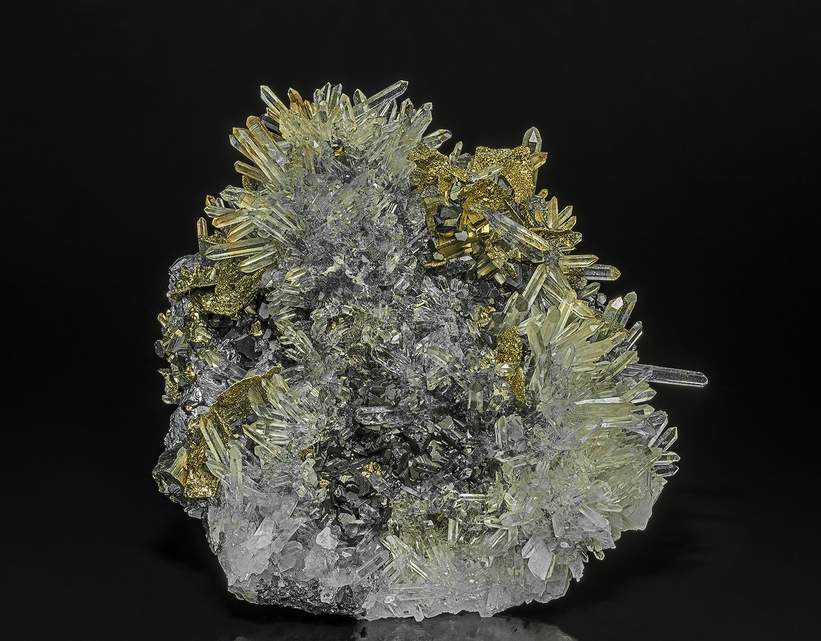 Quartz, Pyrite, Galena
9.0 x 9.0 cm
(Autor: am mizunaka)