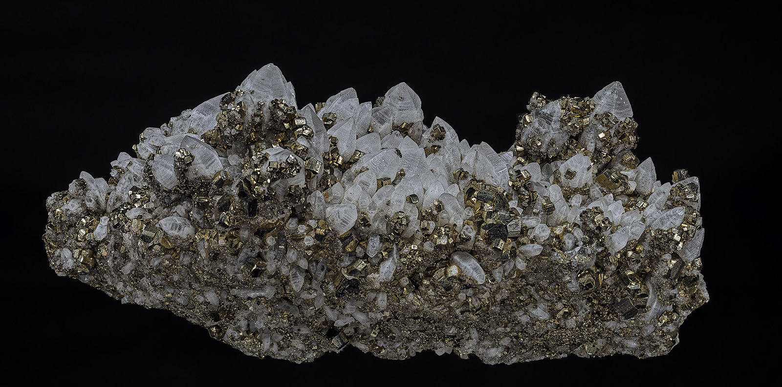 Quartz, Pyrite
19.5 x 9.6 cm
(Autor: am mizunaka)