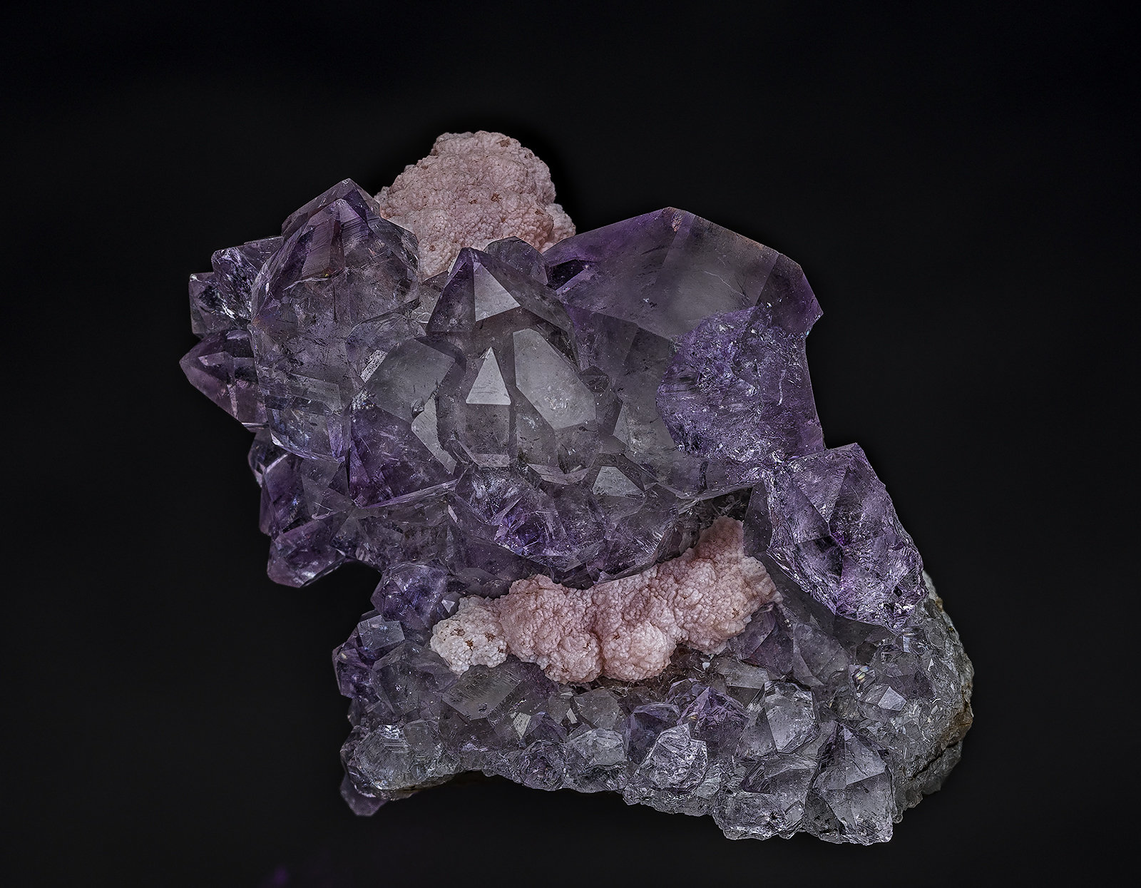 Quartz (variety amethyst), Rhodochrosite
4.0 x 3.2 cm
(Autor: am mizunaka)