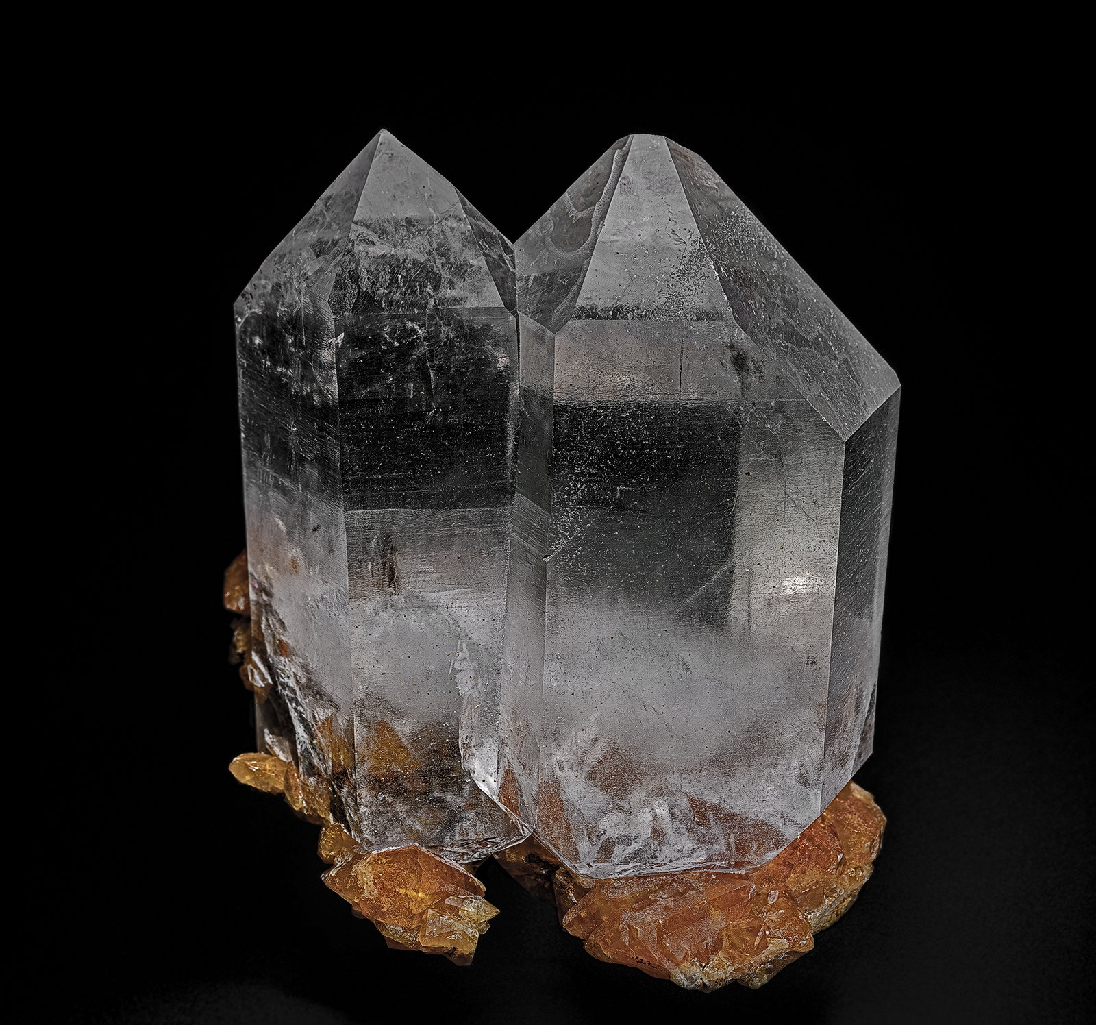 Quartz, Scheelite
8.0 x 6.2 cm
(Autor: am mizunaka)