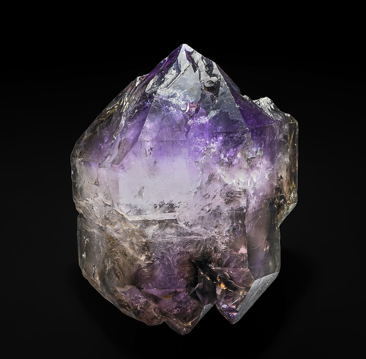 Quartz (variety amethyst), Quartz (variety smoky)
6.5 x 5.2 cm
(Autor: am mizunaka)