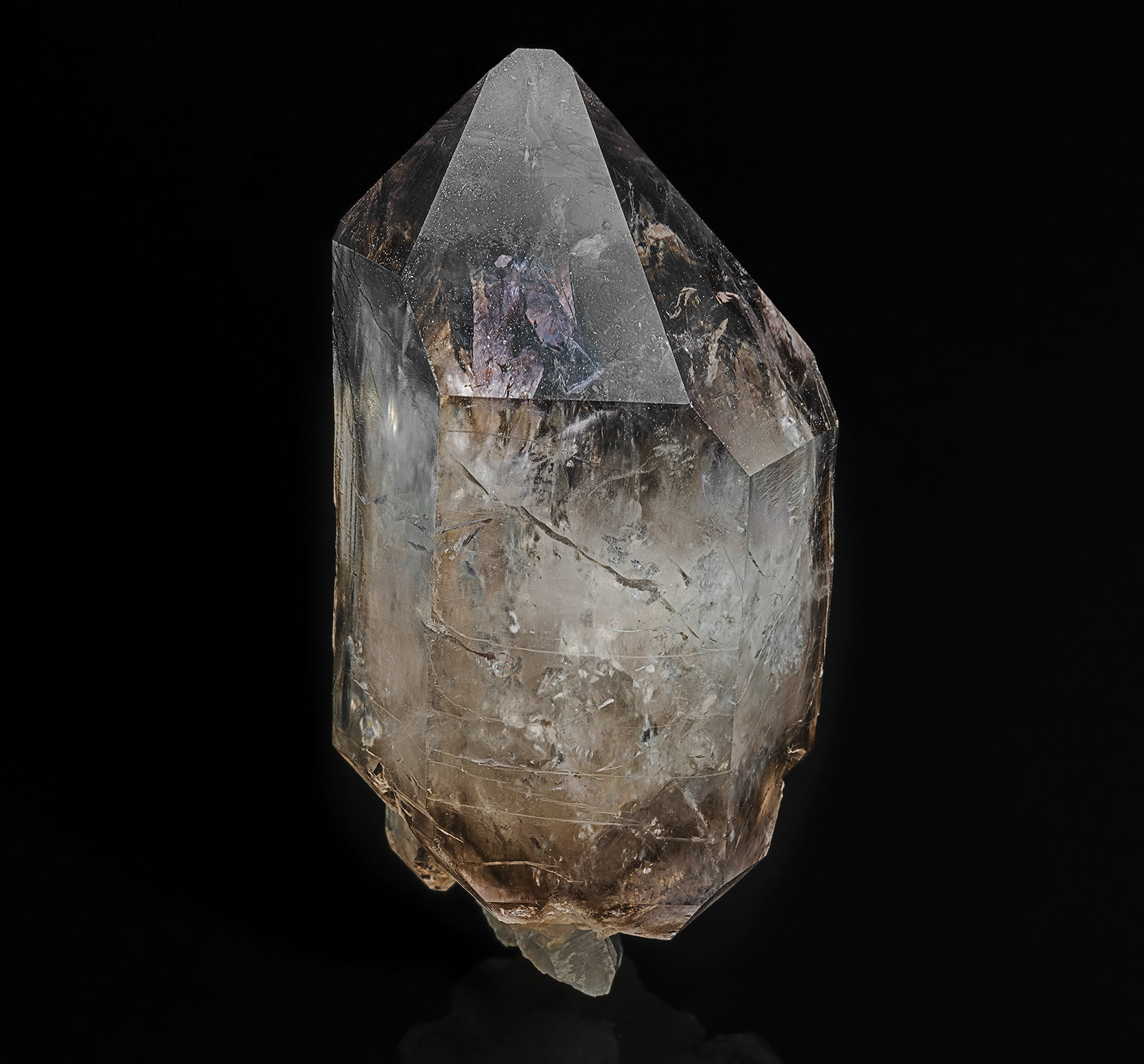 Quartz (variety smoky quartz), Quartz (variety amethyst)
7.6 x 3.9 cm
(Autor: am mizunaka)