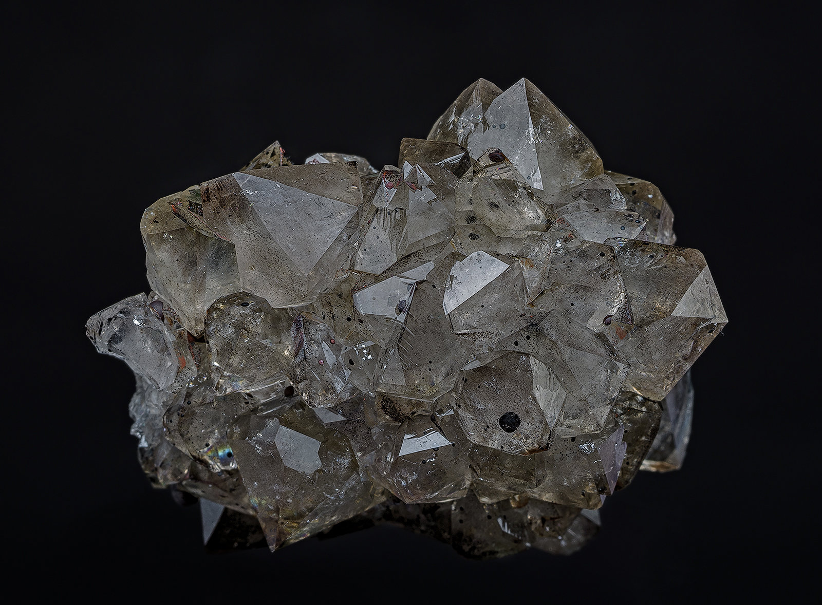 Quartz (variety smoky quartz) , Hematite
4.5 x 3.5 cm
(Autor: am mizunaka)