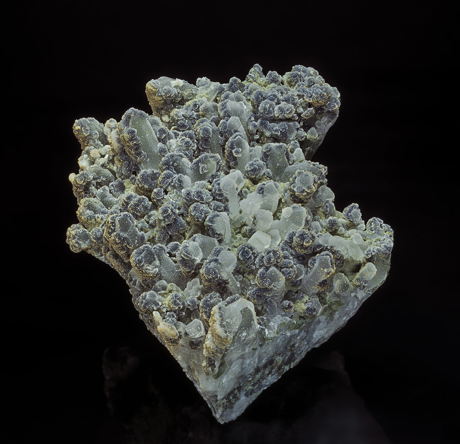 Quartz, Sphalerite, Rhodochrosite
14.0 x 11.0 cm
(Autor: am mizunaka)