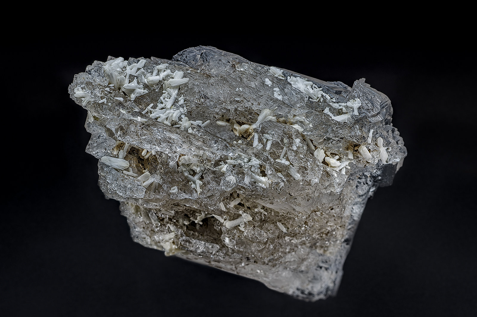 Quartz, Stilbite
8.9 x 6.4 cm
(Autor: am mizunaka)