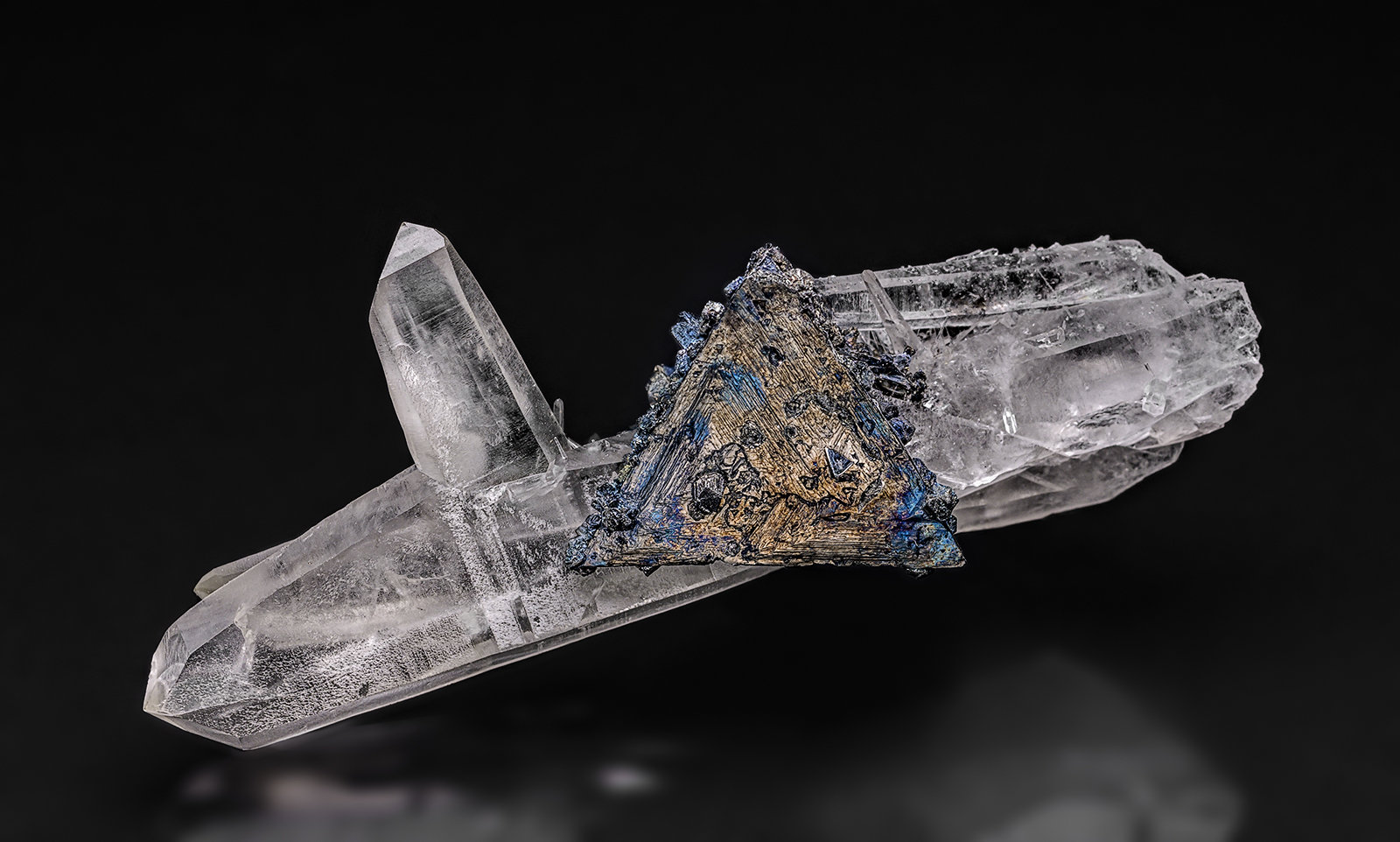 Quartz, Tetrahedrite
6.0 x 2.4 cm
(Autor: am mizunaka)