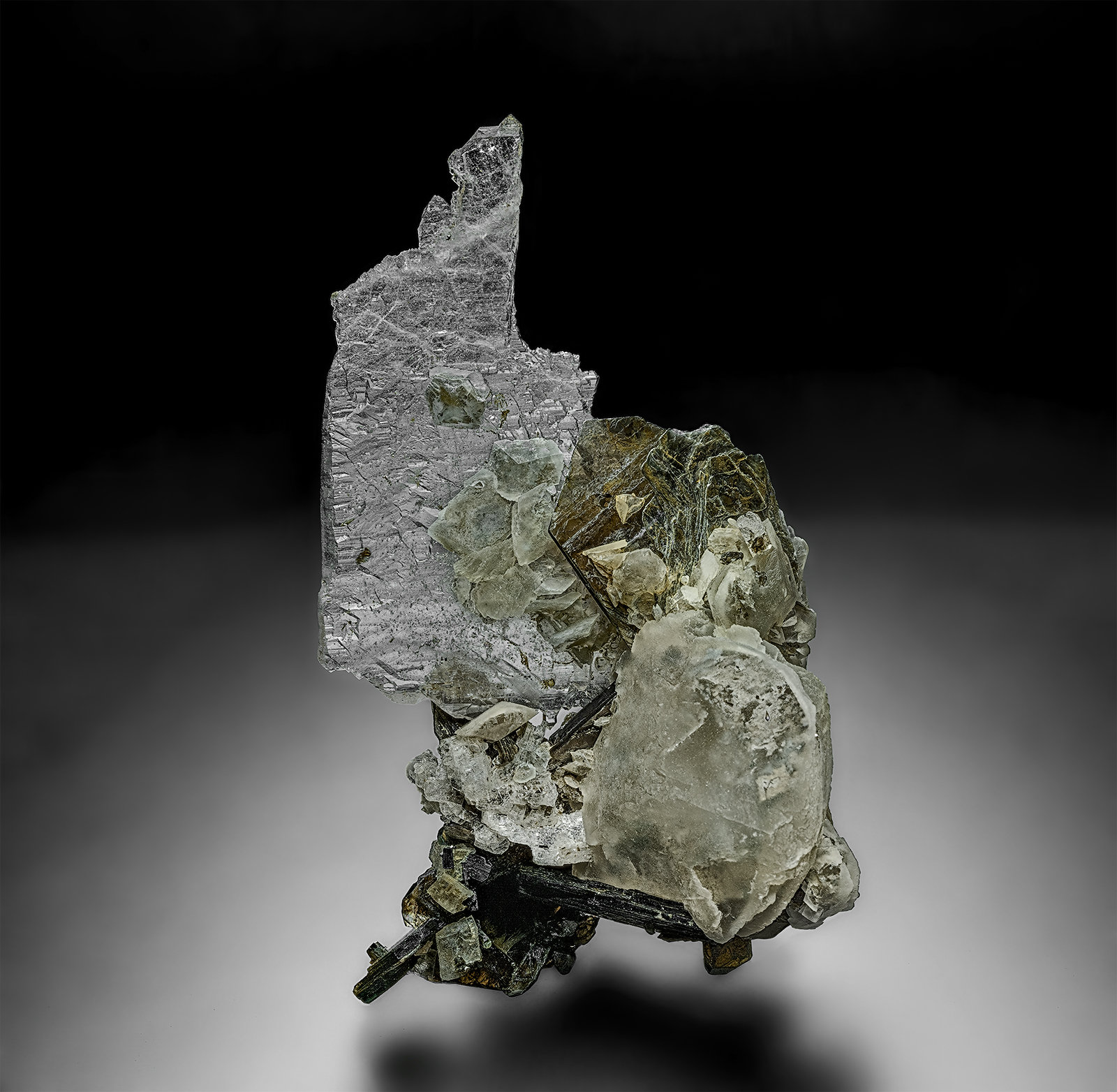 Quartz, Calcite, Muscovite
7.5 x 4.3 cm
(Autor: am mizunaka)