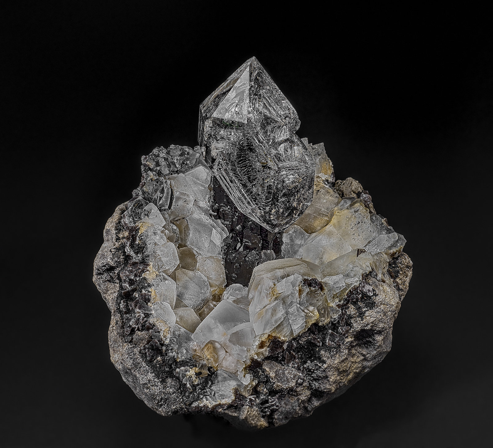 Quartz, Calcite
8.0 x 8.3 cm
(Autor: am mizunaka)