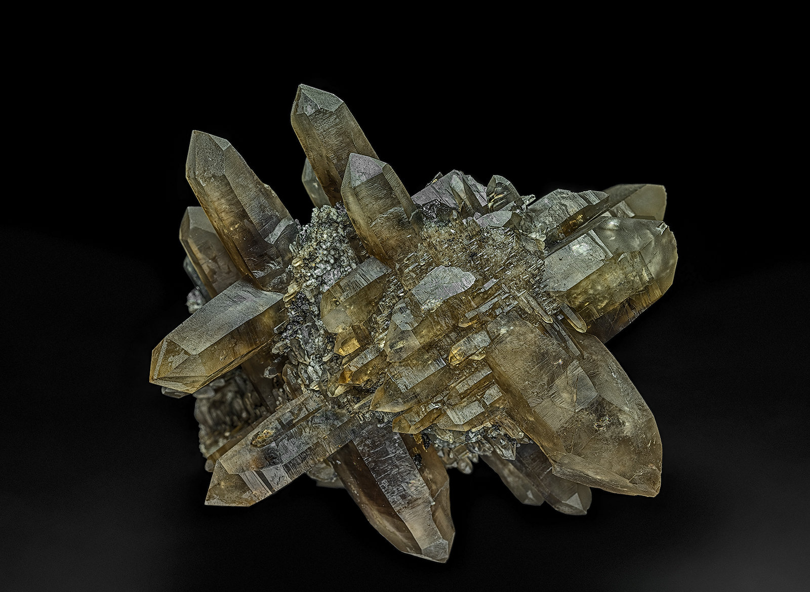 Quartz (variety smoky quartz), Orthoclase, Opal (variety hyalite)
14.5 x 11.0 x 9.5 cm
(Autor: am mizunaka)