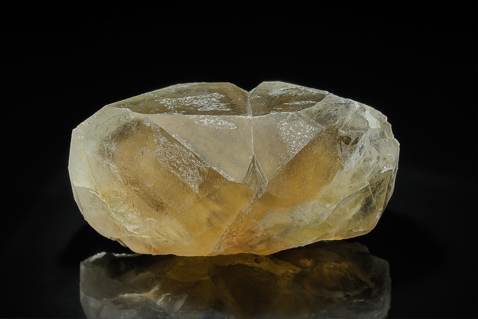 Quartz (variety citrine)
6.5 x 3.1 cm
(Autor: am mizunaka)