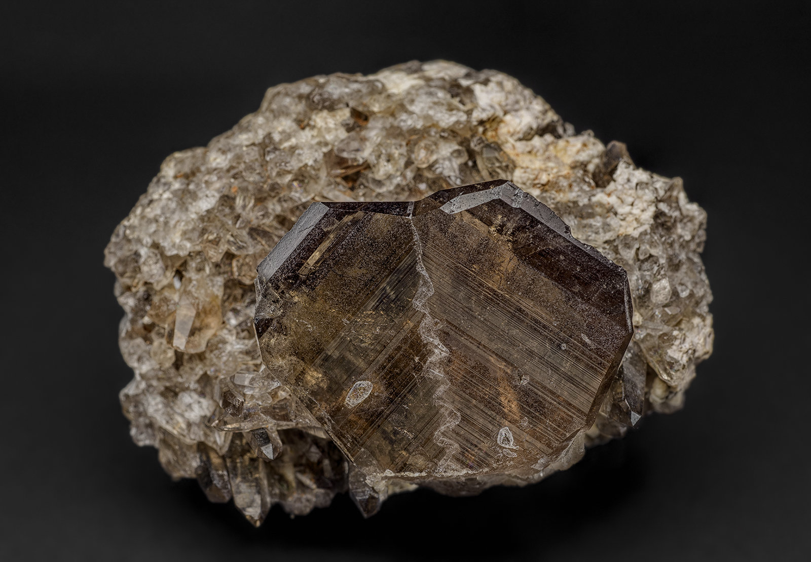 Quartz (variety smoky quartz)
6.0 x 4.2 cm
(Autor: am mizunaka)