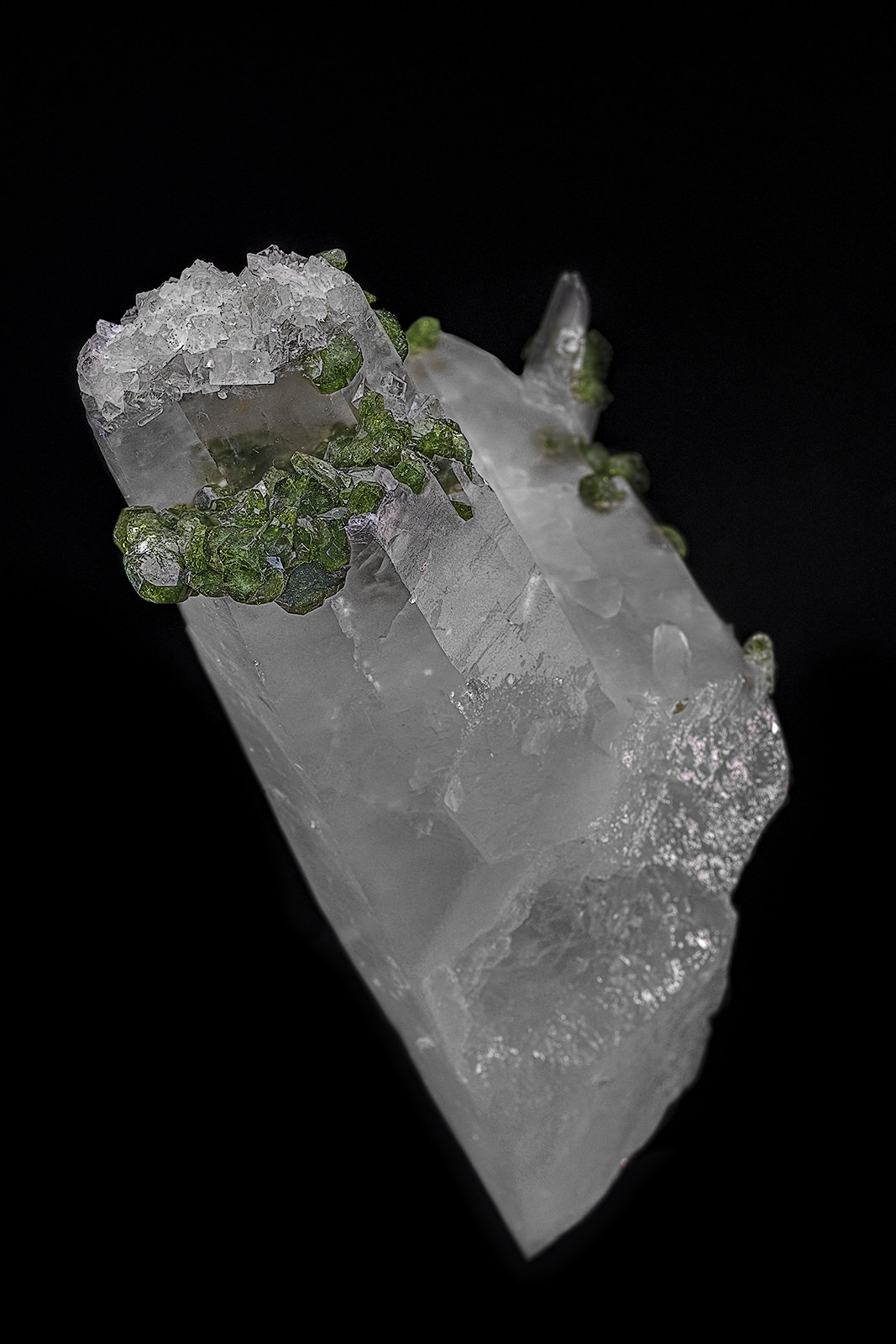 Quartz, Uvite, Magnesite
13.8 x 6.0 cm
(Autor: am mizunaka)