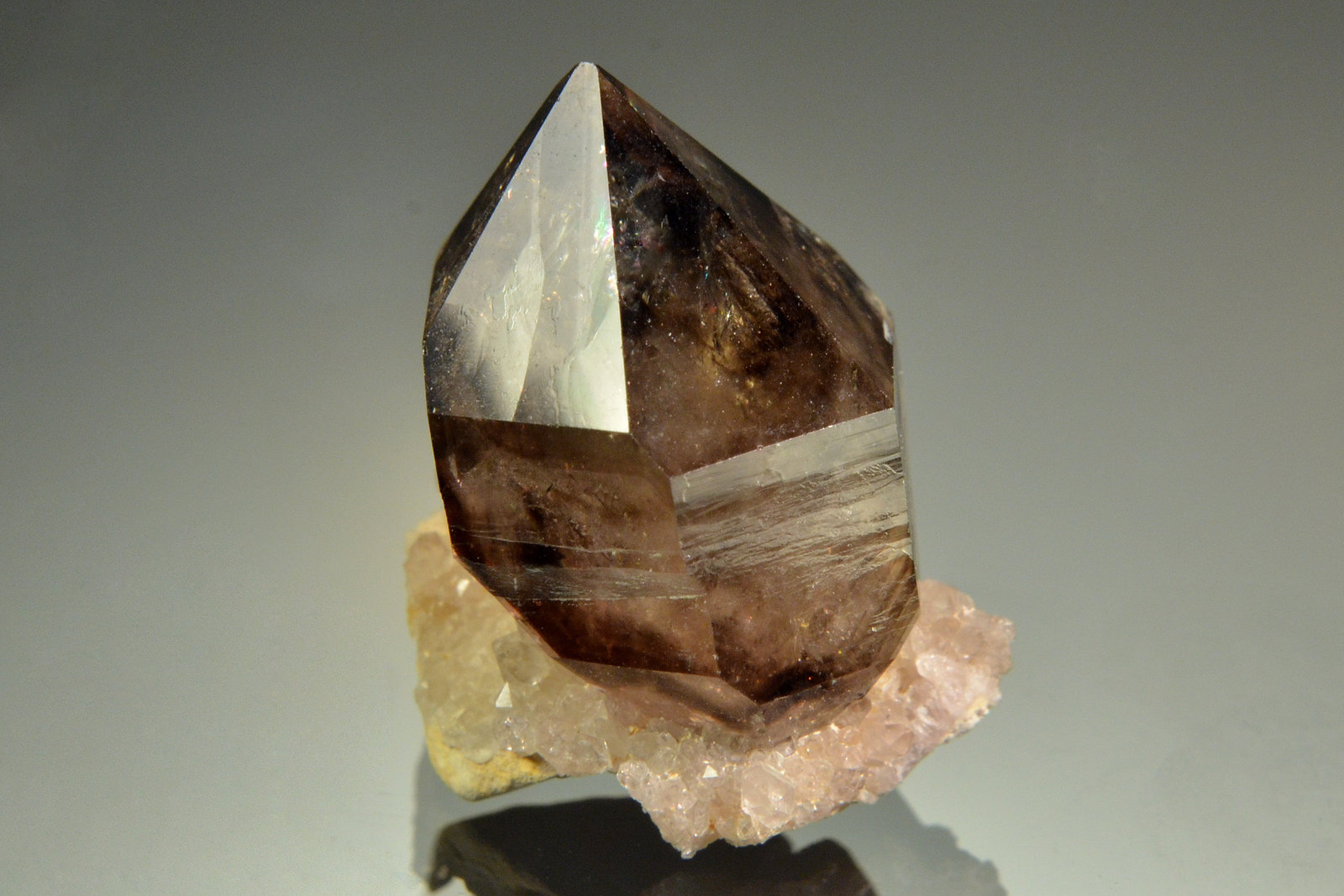 Quartz
2.4 x 1.8 cm
(Autor: Michael Shaw)