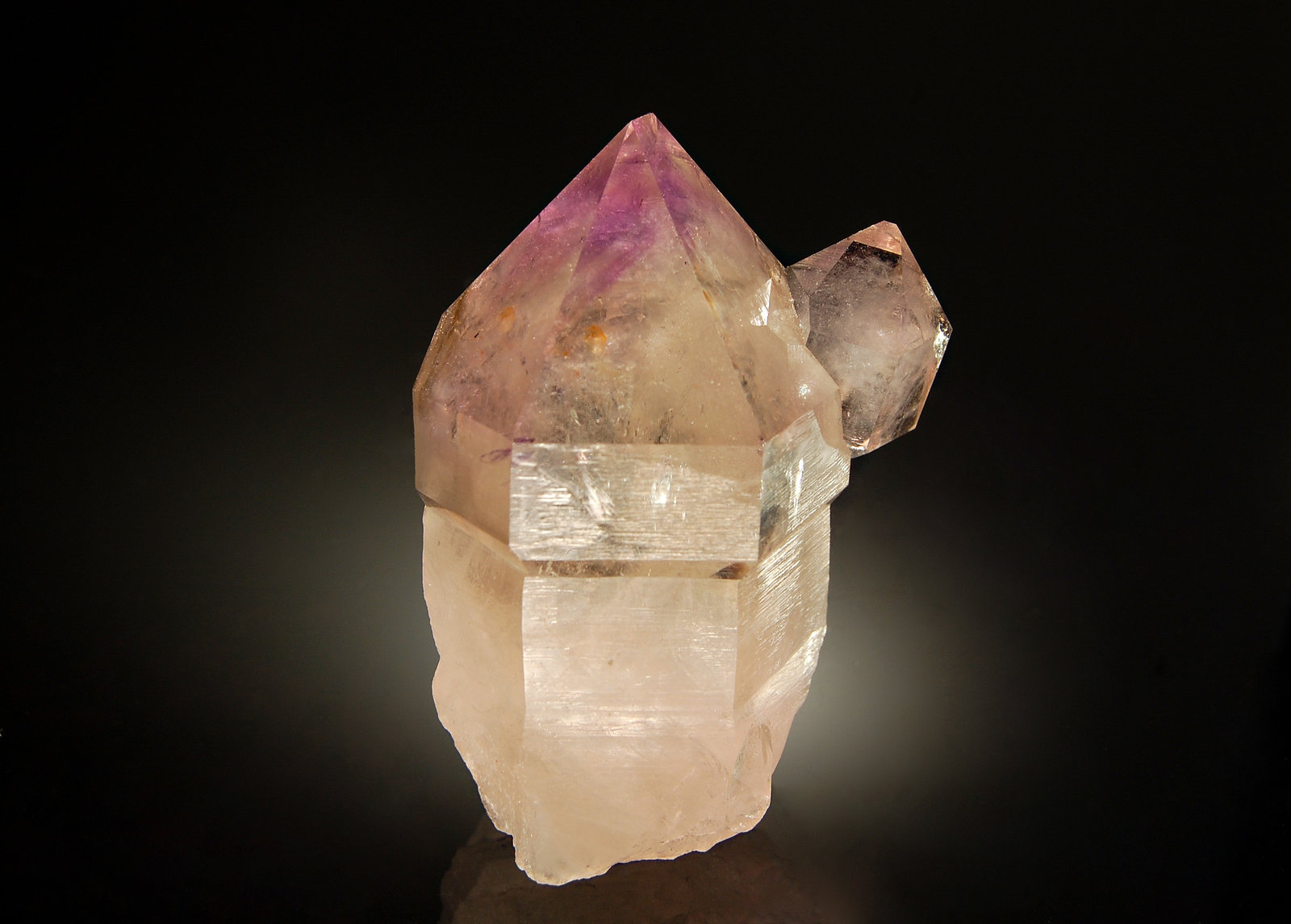 Quartz variety amethyst
3.2 x 3.9 x 5.3 cm
(Autor: Michael Shaw)