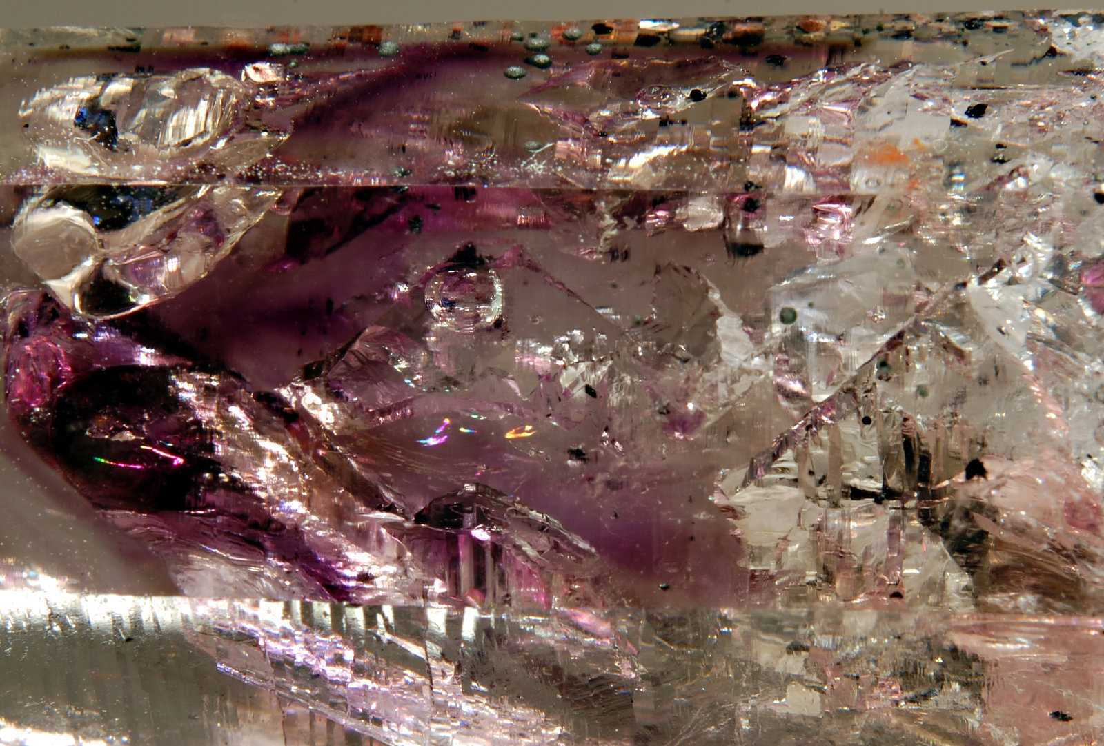 Quartz (variety amethyst)
2.0 x 6.8 cm
(Autor: Michael Shaw)