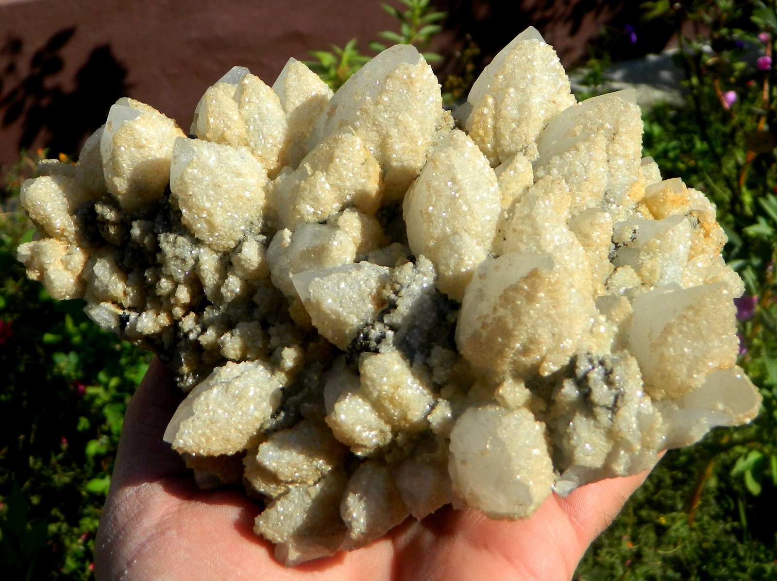Quartz, Dolomite, Chalcopyrite
18 x 14 cm
(Autor: Deyu)