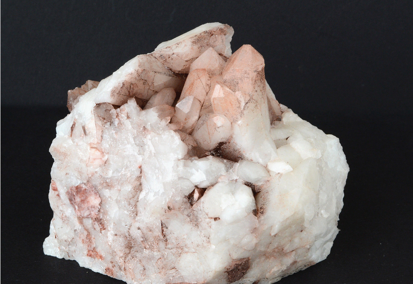 Quartz (var. milky)
7.0x5.0x4.5 cm
(Autor: captaincaveman)