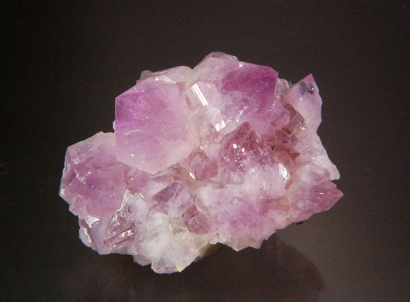 Quartz (variety amethyst)
6.0 x 4.5 x 4.0 cm
(Autor: Michael Shaw)
