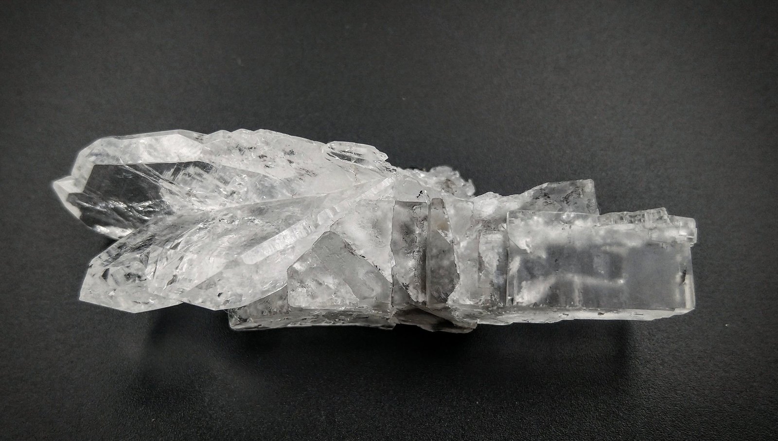 Fluorite, Quartz
78 x 29 x 25 mm
(Autor: Bergur_E_Sigurdarson)