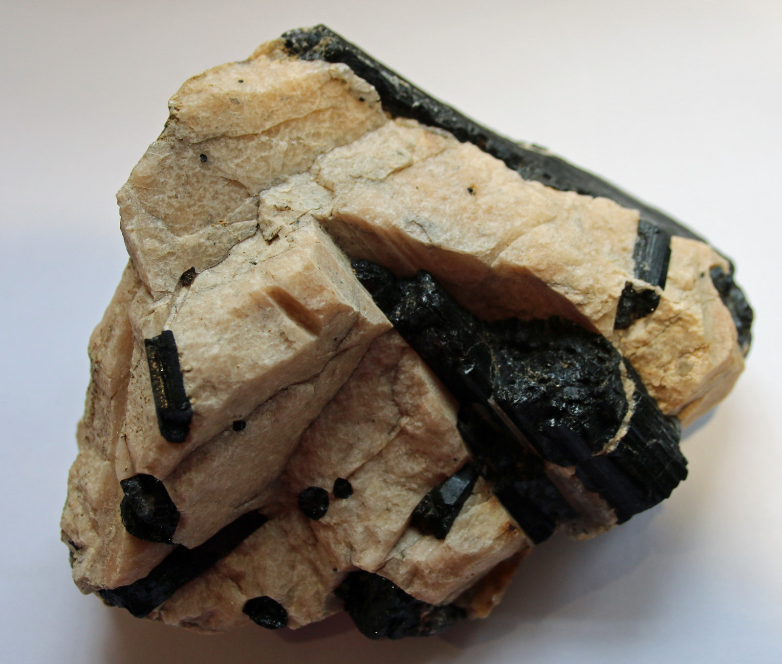 Schorl (Tourmaline Group), Orthoclase
130mm x 120mm x 70mm
(Autor: James Catmur)