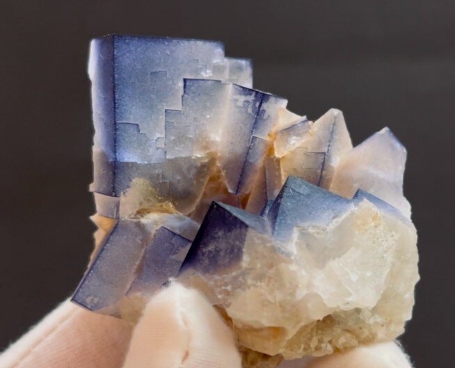 Fluorite
Escoe House level, Elbolton Hill, Thorpe, Cravin District, Yorkshire and the Humber, Yorkshire, England / United Kingdom
7.9 cm x 7.1 cm x 5.2 cm
(Autor: James Catmur)
