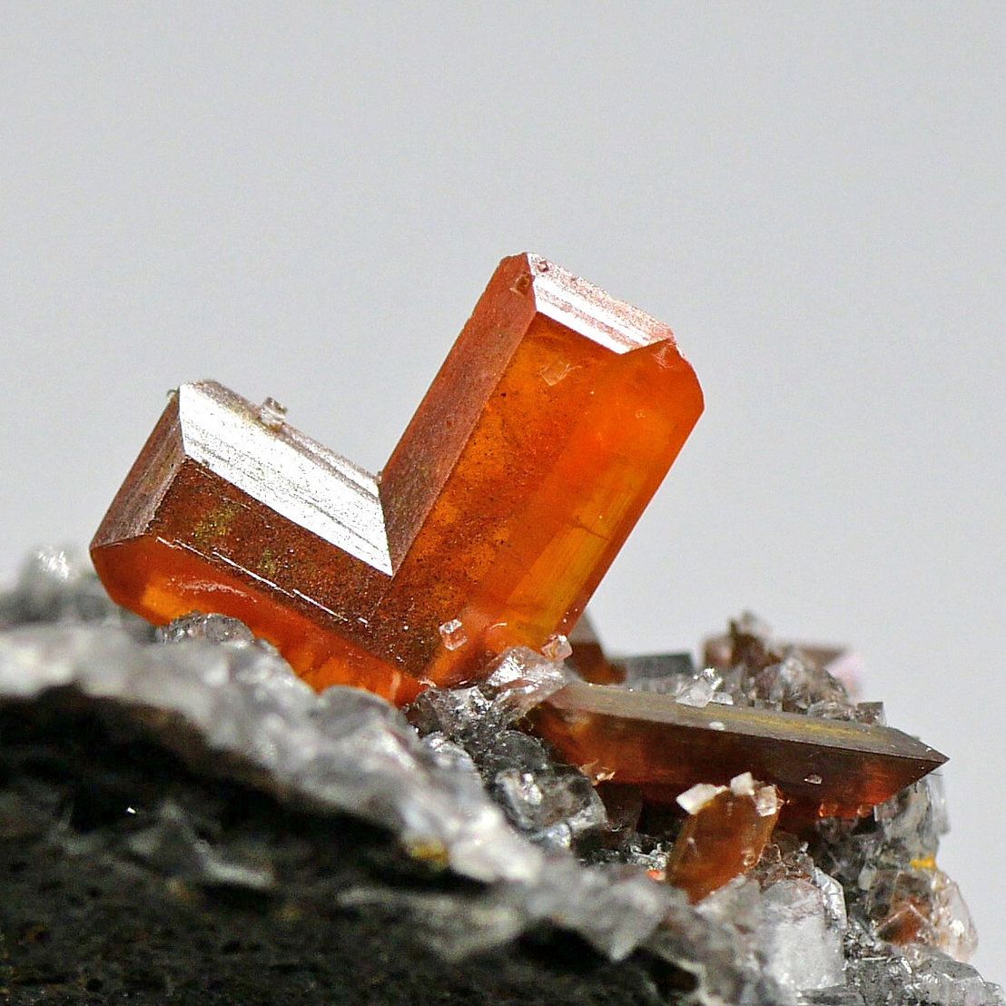 Wulfenite
crystal "V" 7x6 mm
(Autor: Tobi)