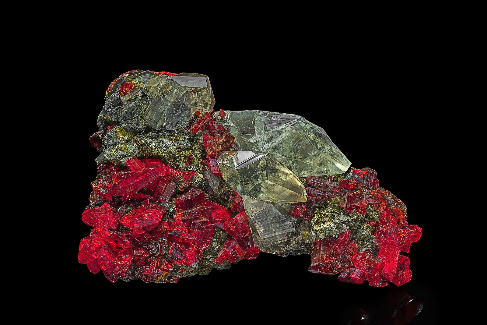 Calcite, Realgar
7.2 x 4.8 cm
(Autor: am mizunaka)